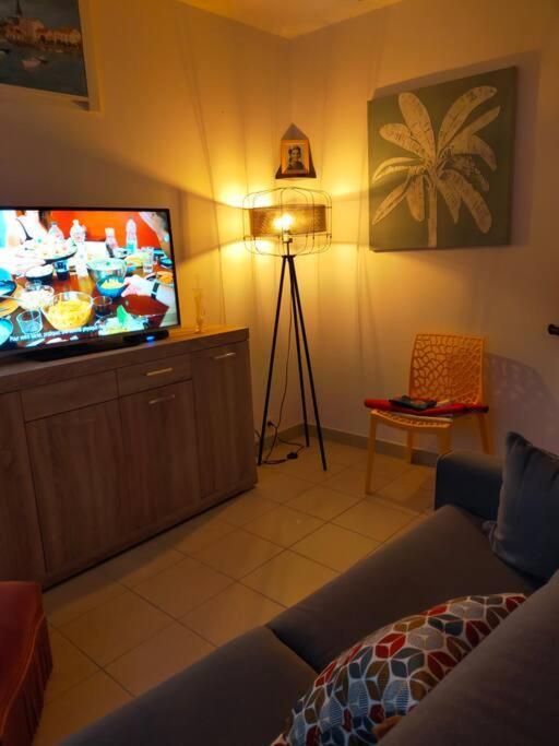 Maison Au Coeur De Saint-Gilles L'Inattendue エクステリア 写真